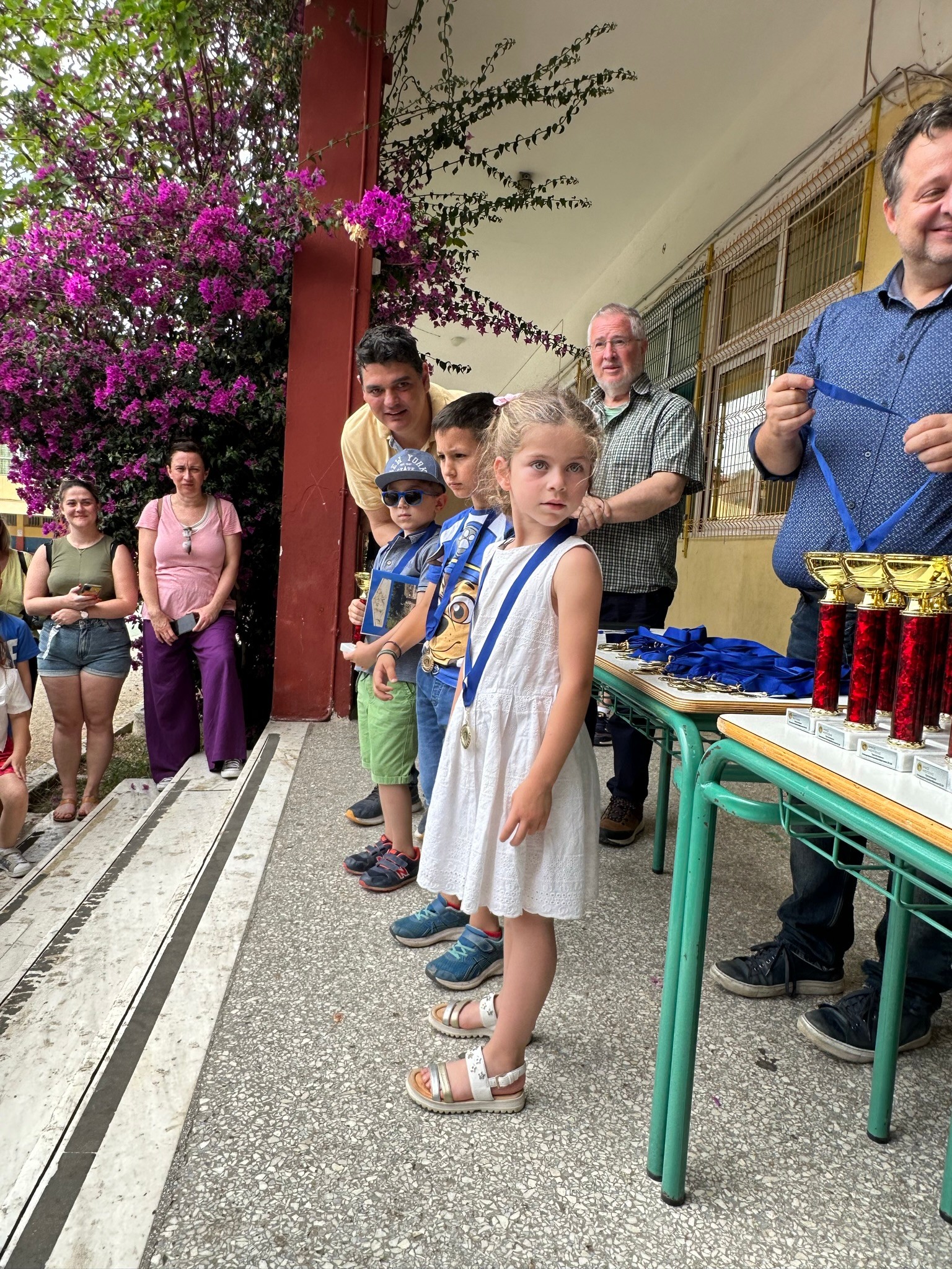 Σχολικά πρωταθήματα στην Ηλιούπολη.