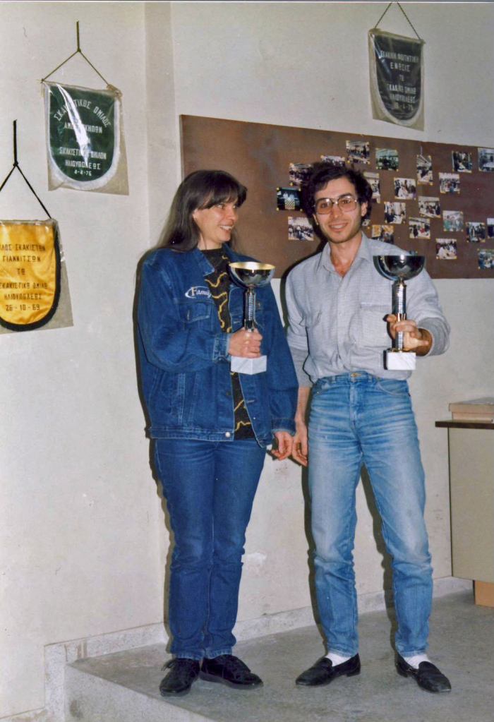 Απονομές σκακιστών του σκακιστικού ομίλου Ηλιούπολης (ΣΟΗ) στα πρωταθλήματα σκάκι.